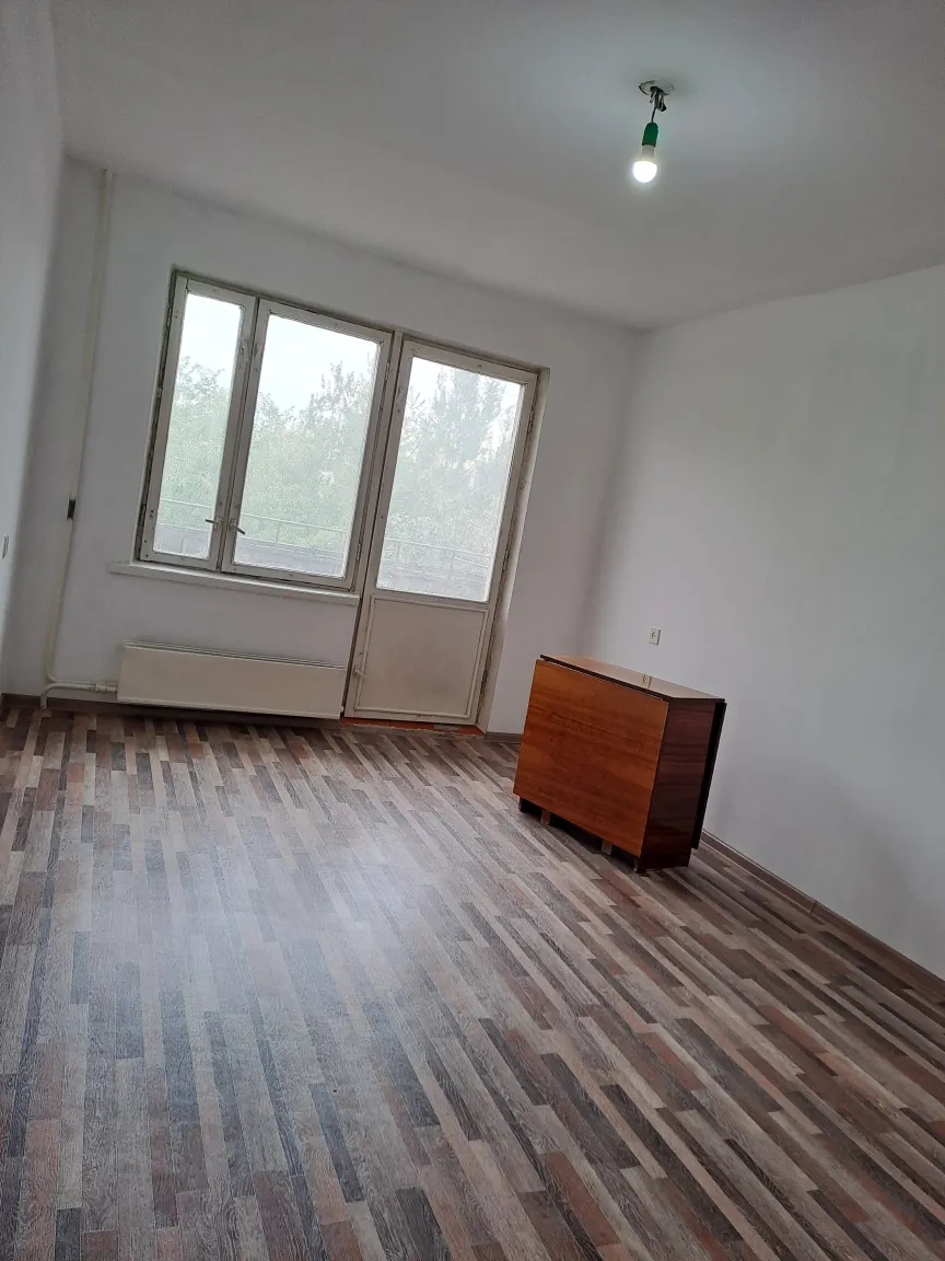 Продаю 1- комнатную квартиру 4 микрорайон, дом 32.